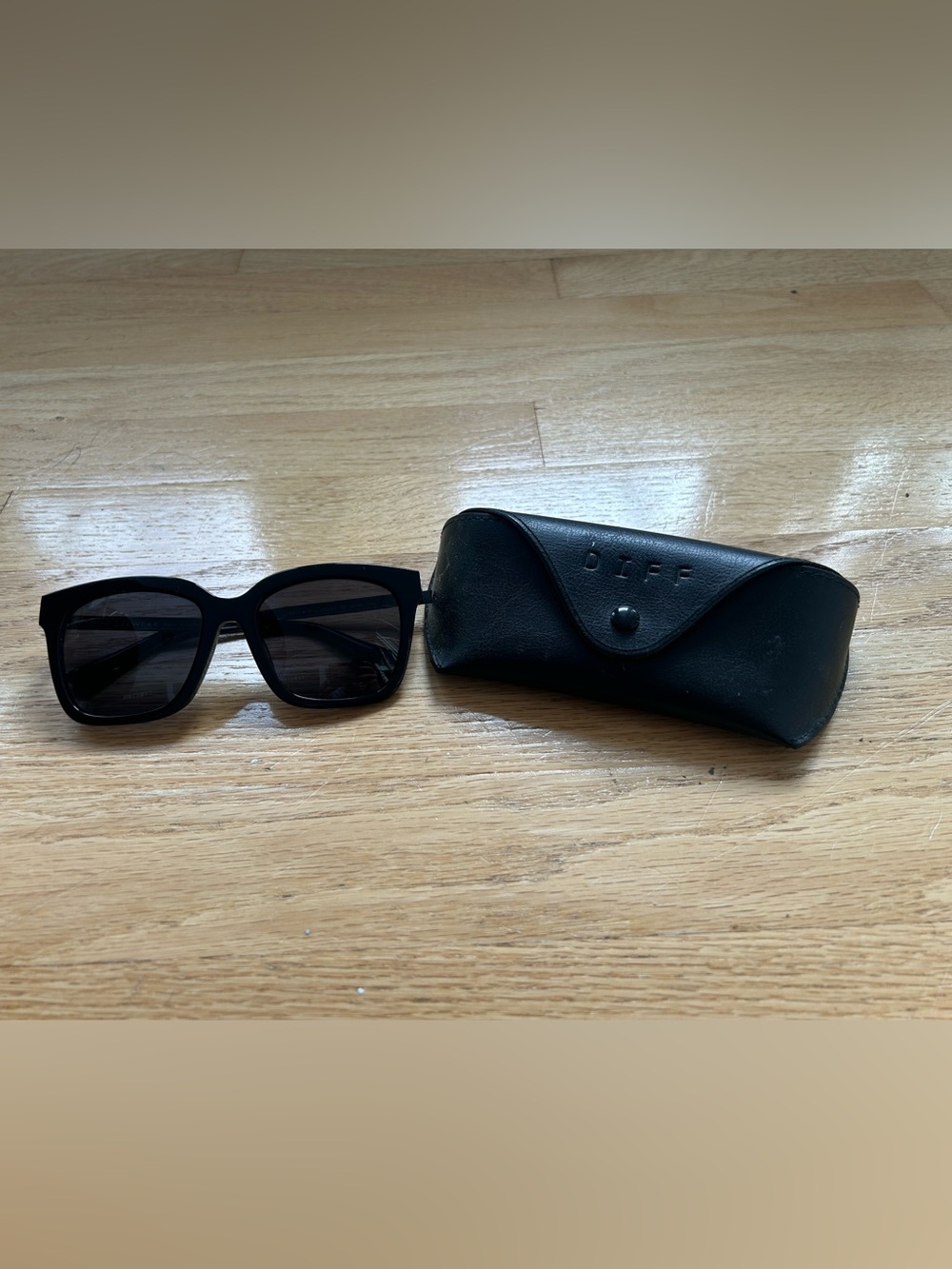 DIFF Black Women’s Sunglasses with Matching Case
